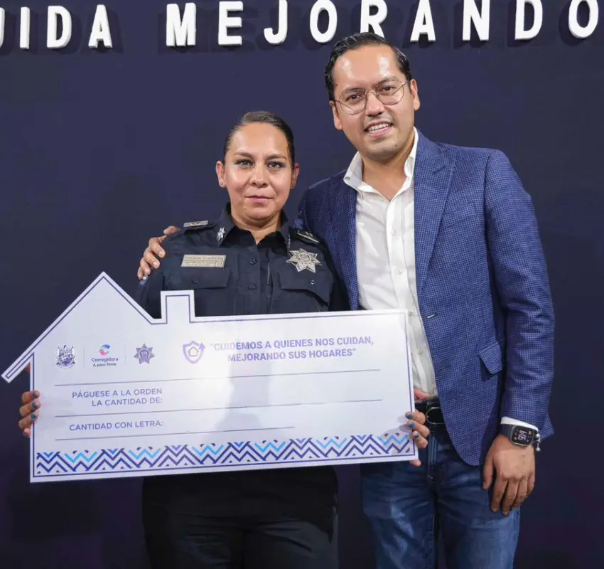 Entrega Chepe G. incentivos económicos para vivienda de policías de Corregidora