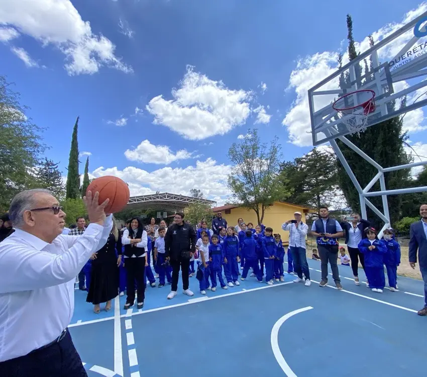 Entrega IFEQ obra educativa en San Juan del Río