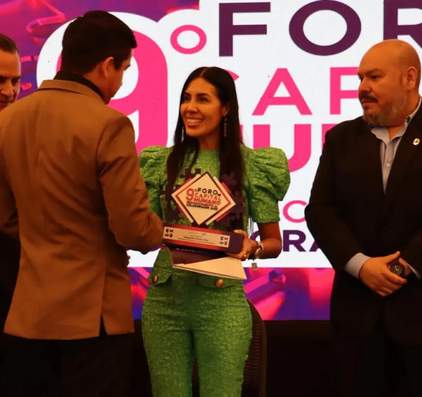 Entregan reconocimientos en el 9º Foro de Capital Humano