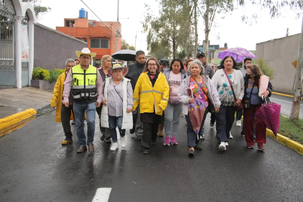 Saldó deuda histórica Azucena Cisneros pavimentando 28 km en Altavilla Ecatepec |