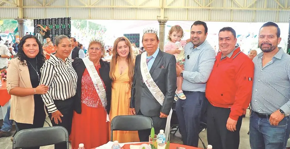 Festeja Colón Día de los Abuelos Fueron homenajeados por el DIF | Festeja Colón Día de los Abuelos Fueron homenajeados por el DIF