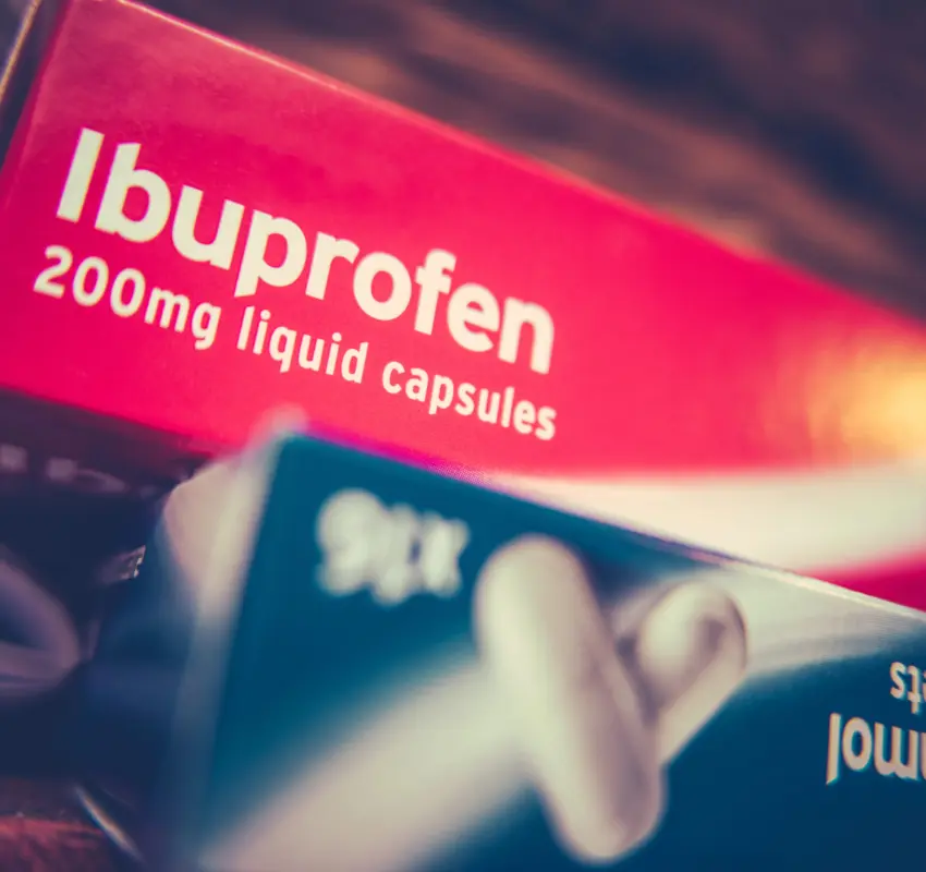 Ibuprofeno y paracetamol podrían aumentar resistencia a antibióticos