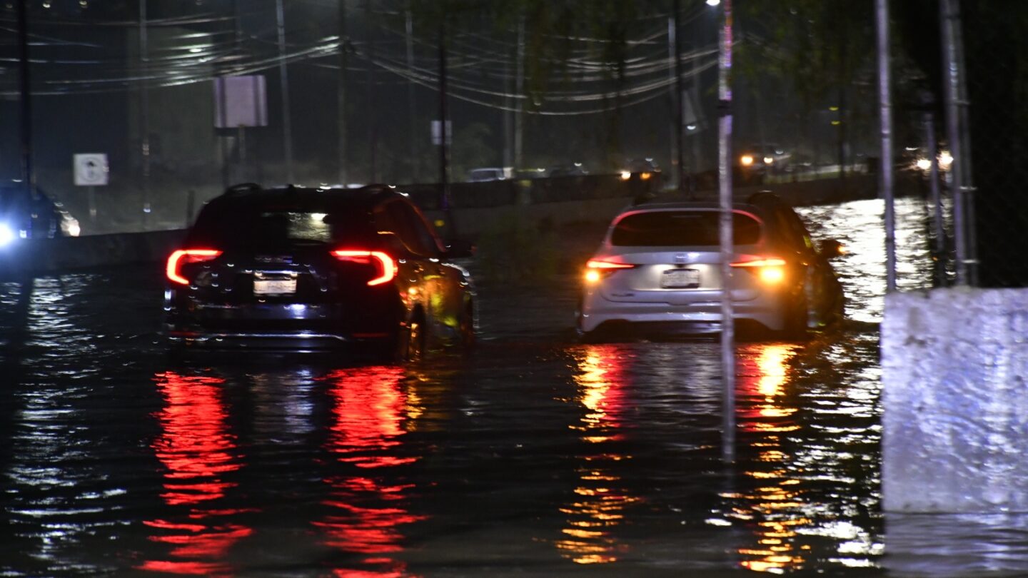 Inundación provoca cierre de Paseo Constituyentes en el PI