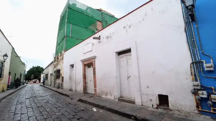 Construyen baños públicos en el Centro Histórico de Querétaro ...