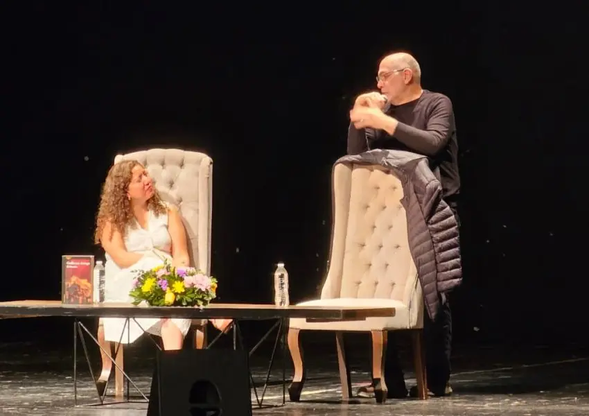 Reflexiona Guillermo Arriaga sobre historias de frontera en el Hay Festival