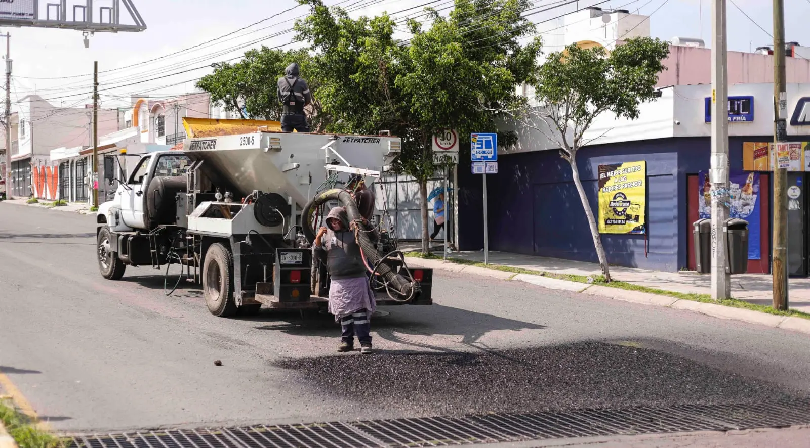 Refuerza Chepe brigadas antibaches intervienen Avenida Candiles y otras | Chepe Guerrero refuerza brigadas antibaches intervienen Avenida