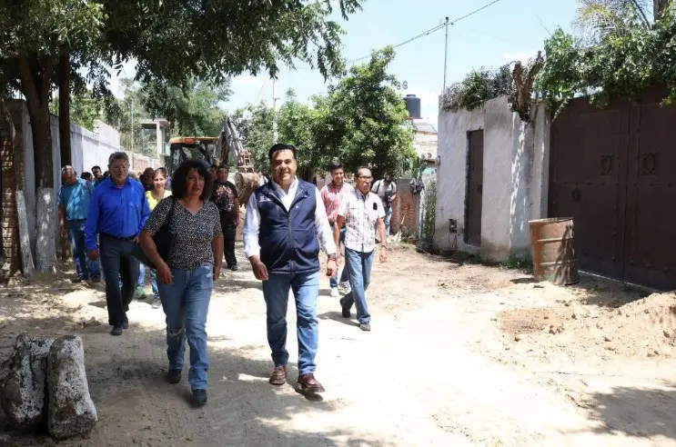 Supervisa Nava rehabilitación de calles en San Juan del Río