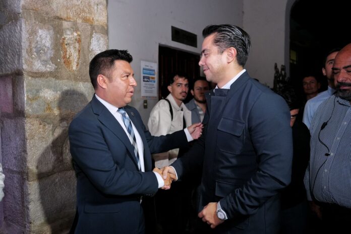 Asiste Felifer Macías al primer informe del presidente municipal ...