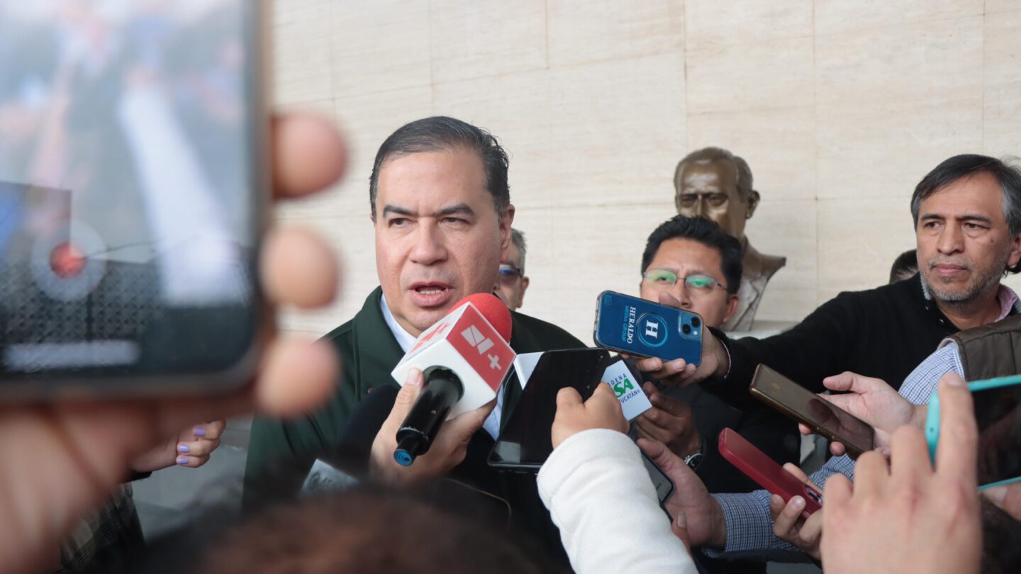 Mejía Berdeja propone eliminar el fuero constitucional