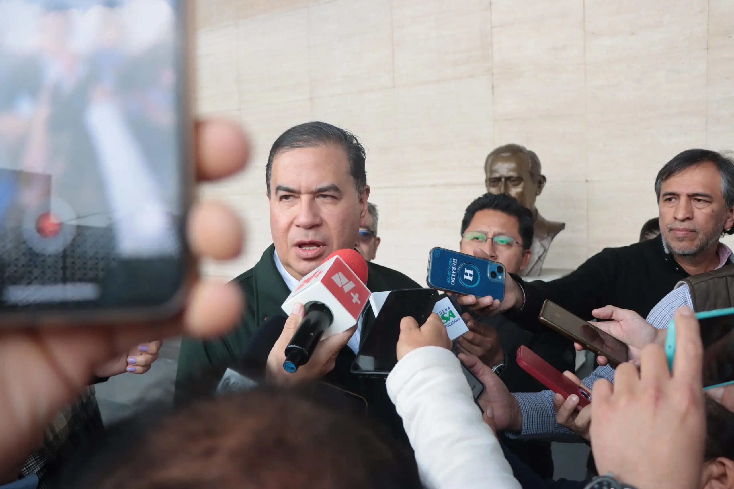 Mejía Berdeja propone eliminar el fuero constitucional