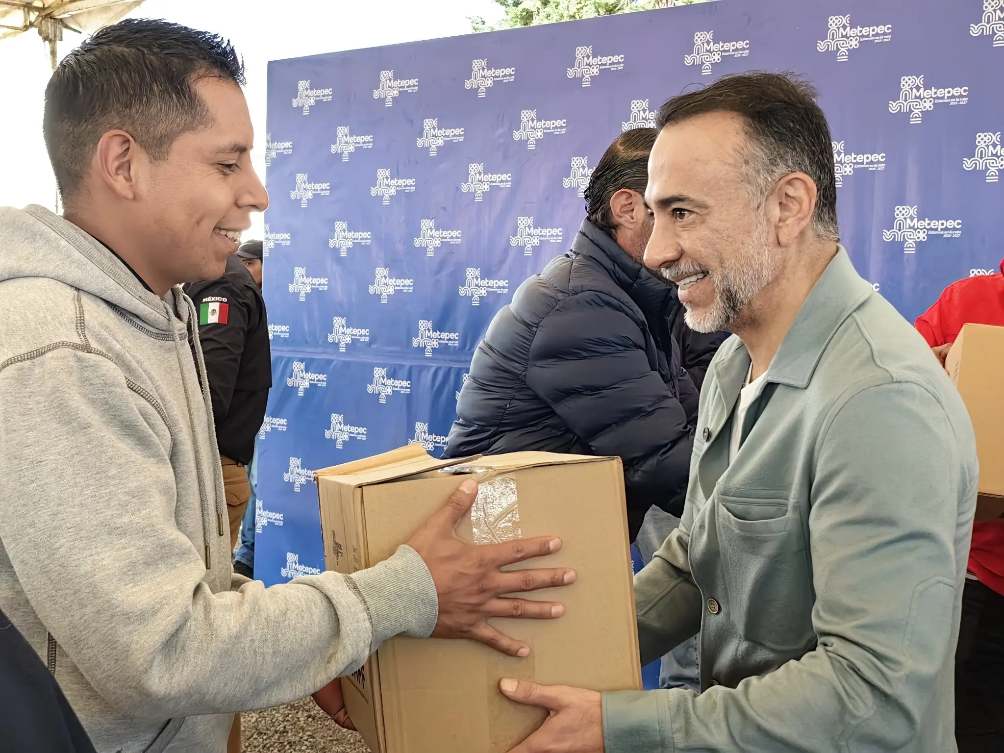 Entregó Fernando Flores canastas alimentarias a policías de