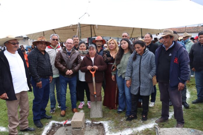 Nueva plaza y kiosco en San Bartolo El Llano, Zinacantepec ...