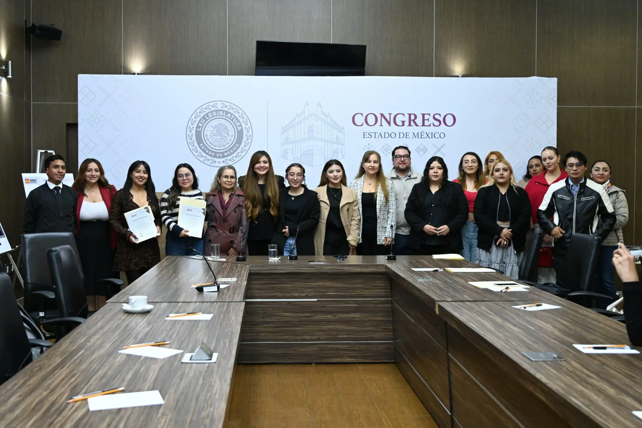 Presentó Anai Esparza exposición sobre mujeres en política | Presentó Anai Esparza exposición sobre mujeres en política