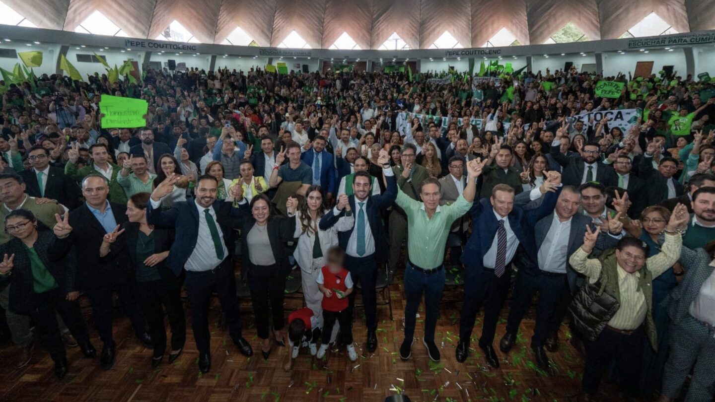 Pepe Couttolenc rinde su Primer Informe Legislativo Escuchar para