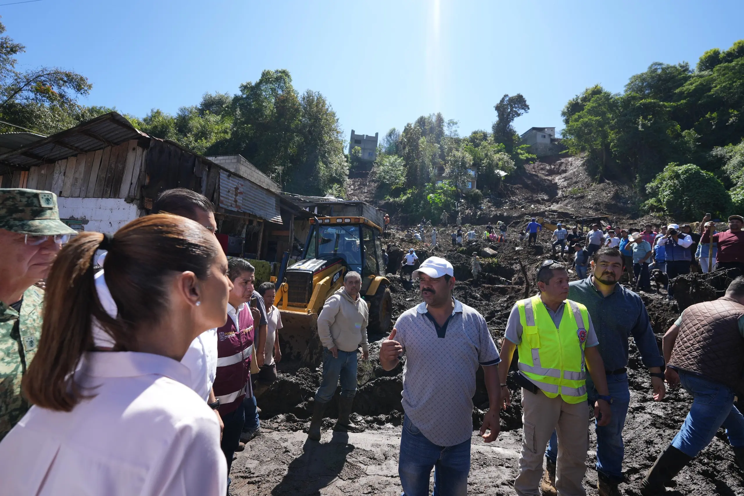 Presidenta Claudia Sheinbaum visita a damnificados por las lluvias
