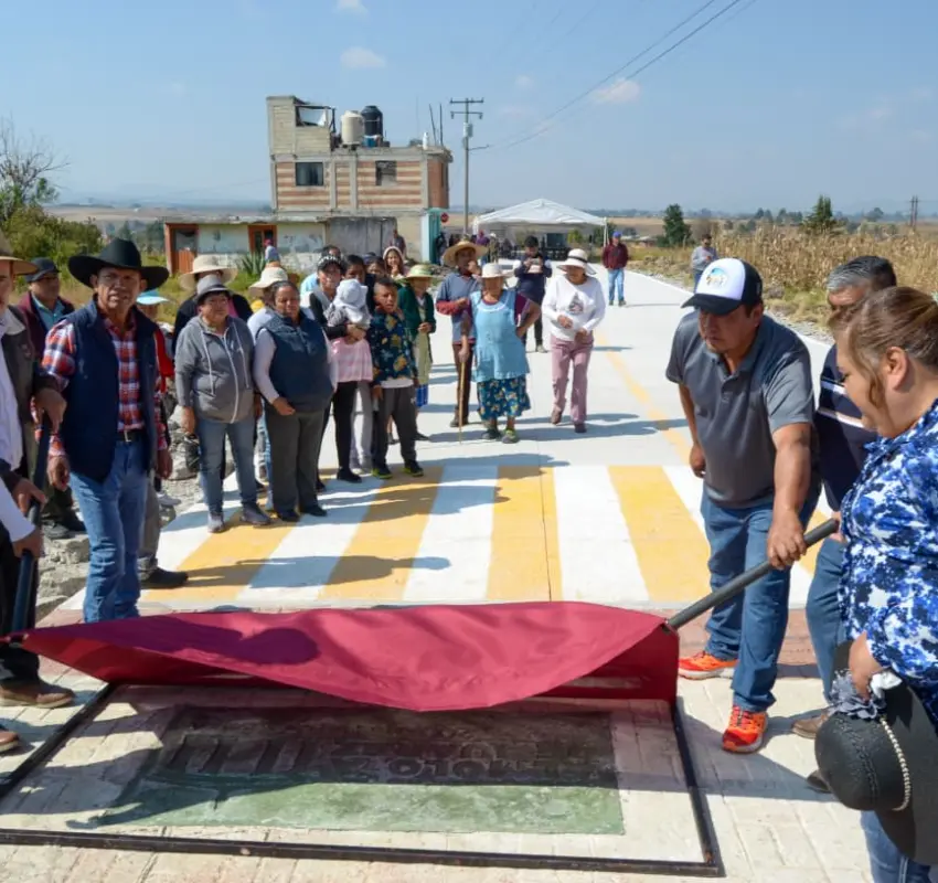 Mejoran caminos en comunidades de Almoloya de Juárez