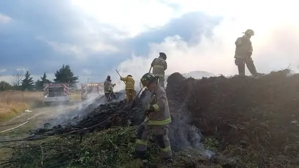Apagaron incendio Bomberos de Metepec