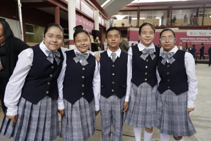 Becas mensuales por 1,100 pesos a estudiantes por aprovechamiento ...