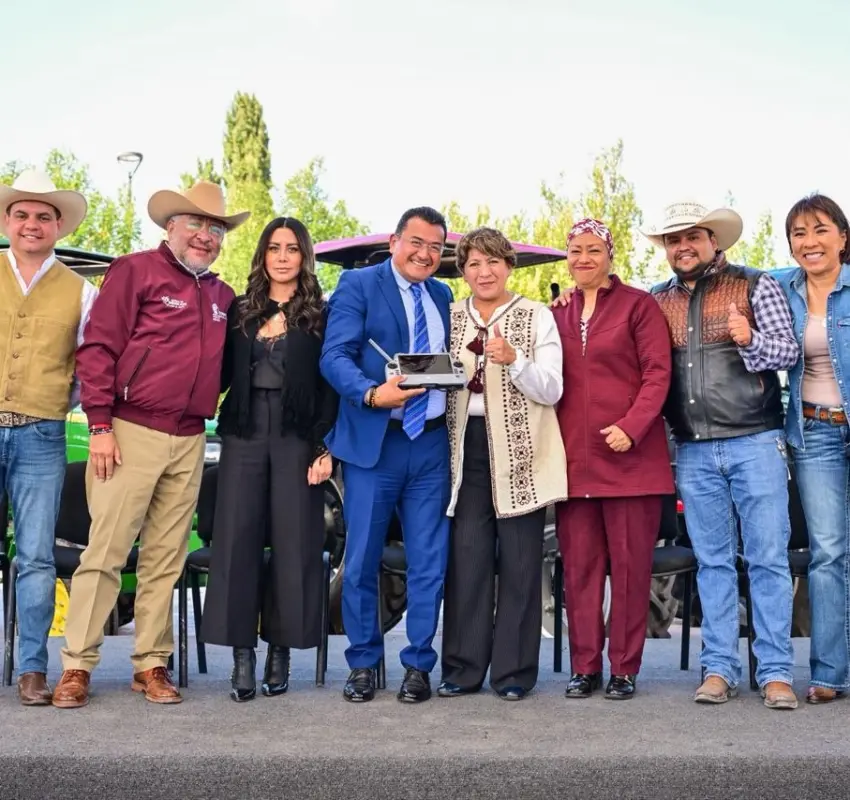 Entregaron tractores y drones en Edoméx