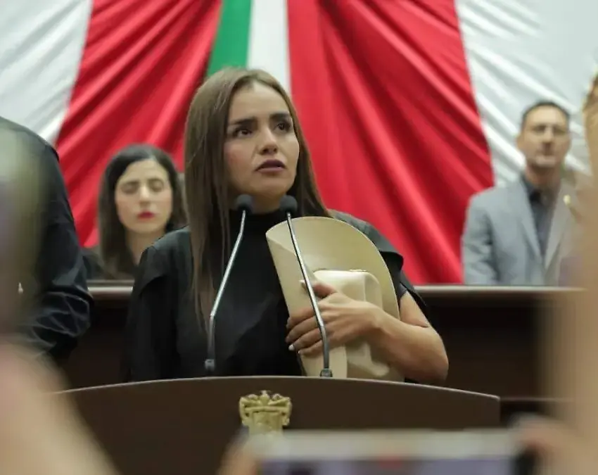 Grecia Quiroz asume alcaldía de Uruapan tras asesinato de su esposo