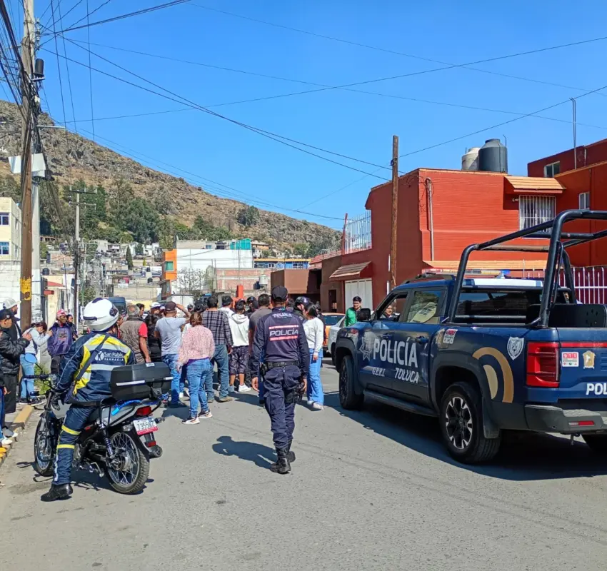 Agredieron a policías de Toluca por detención de personas