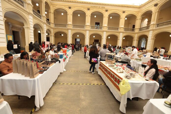 UAEMéx presentó el Mercado Emprendedor Navideño 2025 - Primero ...