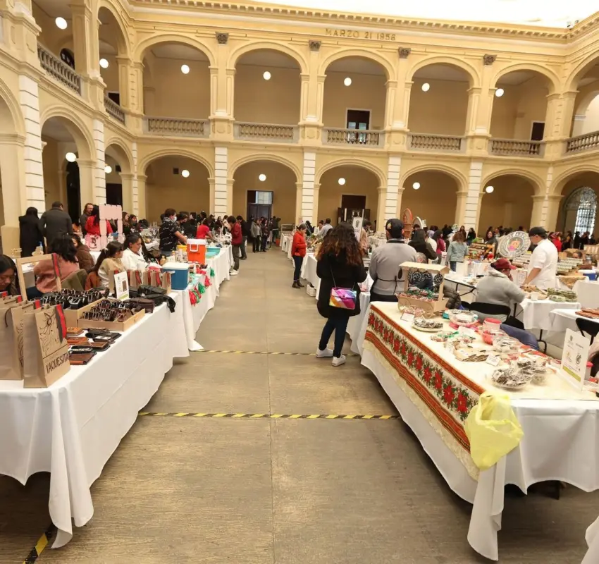 UAEMéx presentó el Mercado Emprendedor Navideño 2025