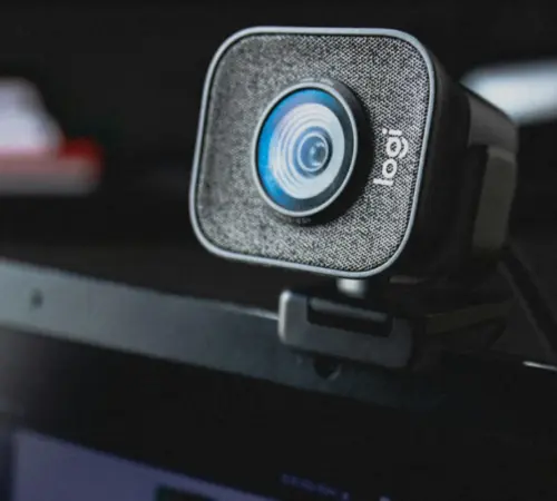 Cómo detectar si alguien accedió a la cámara de tu celular o PC