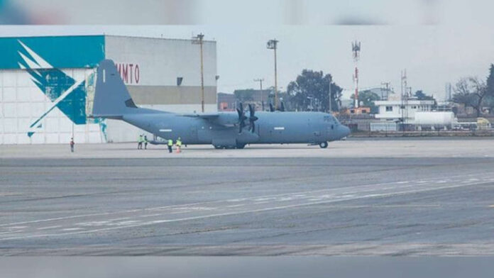 Aclaran presencia del avión militar estadounidense en Aeropuerto ...