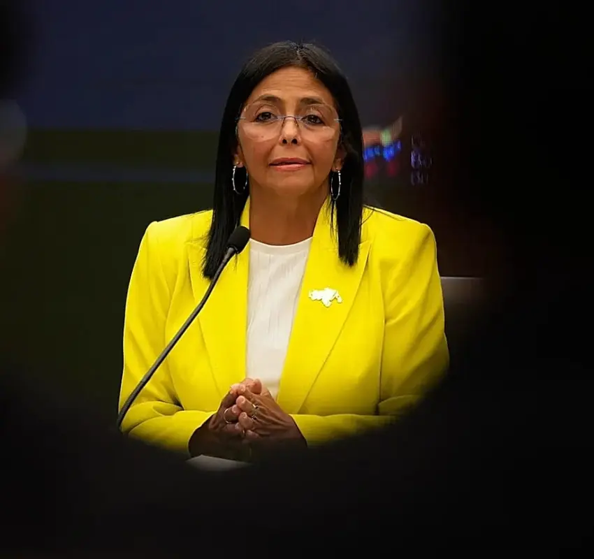 Quién es Delcy Rodríguez: la mujer que podría suceder a Maduro en Venezuela