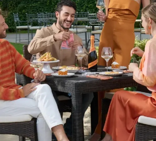 Copas que se rellenan y conversaciones largas: así se vive Galentine’s
