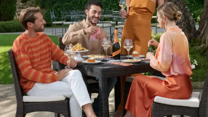 Fundada en 1887, Mionetto es el principal productor de Prosecco de Italia y cuenta con una sólida reputación de calidad, tradición e innovación.