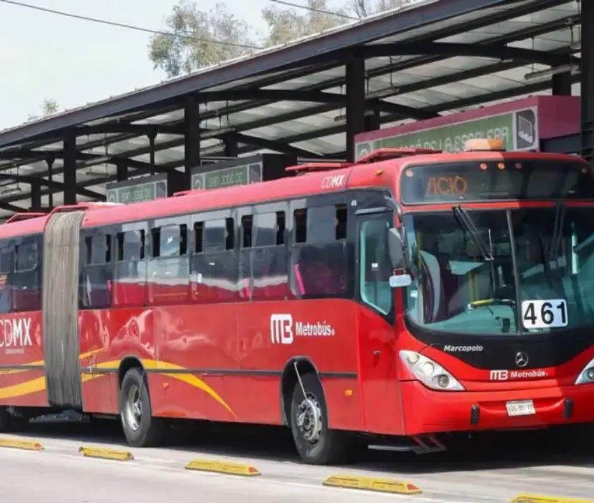 Modus operandi en Metrobús: adultos mayores fingen pedir ayuda para robar