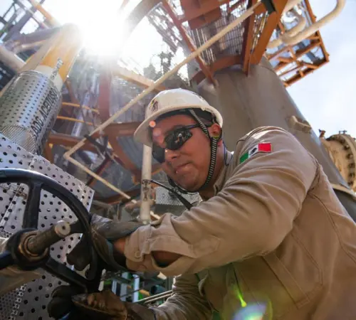Pemex regresa exitosamente a los mercados locales de capital