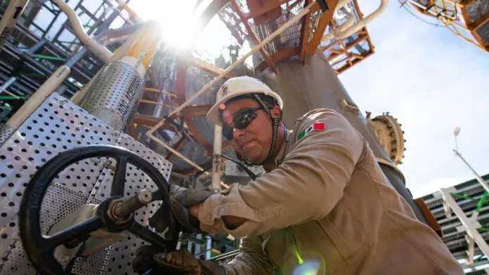 Pemex regresa exitosamente a los mercados locales de capital