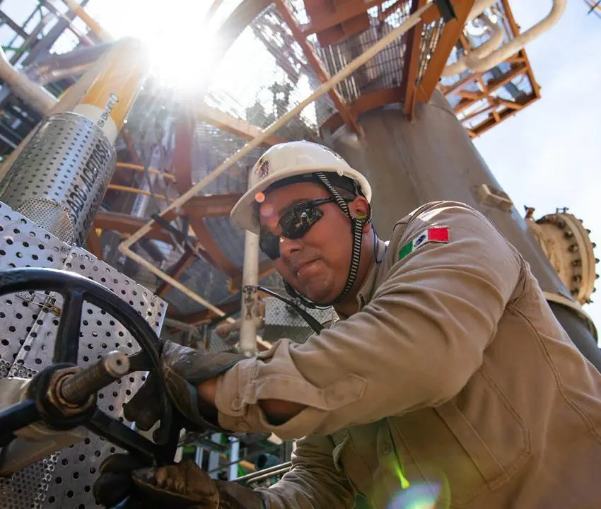 Pemex regresa exitosamente a los mercados locales de capital