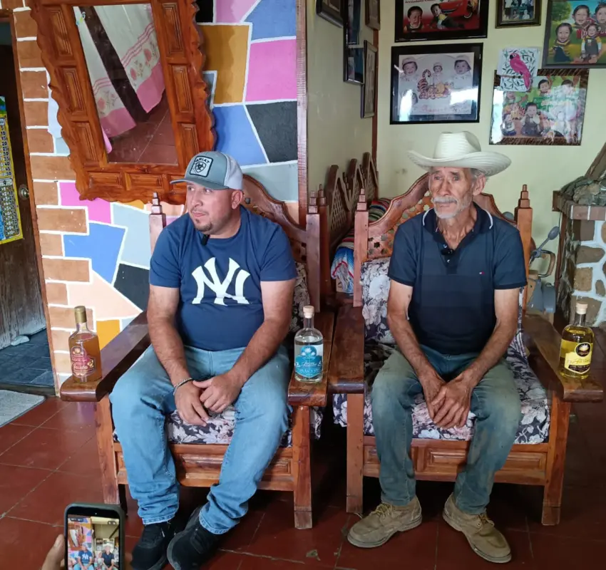 Conoce el mezcal artesanal de Zacualpan en Edomex