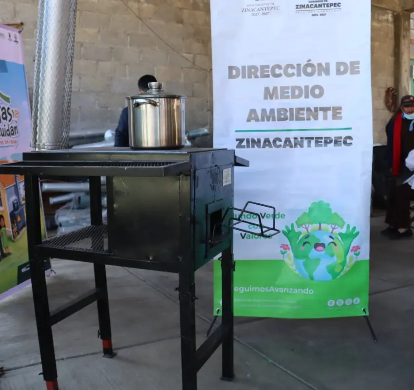 Entregó Manuel Vilchis estufas ecológicas en Zinacantepec