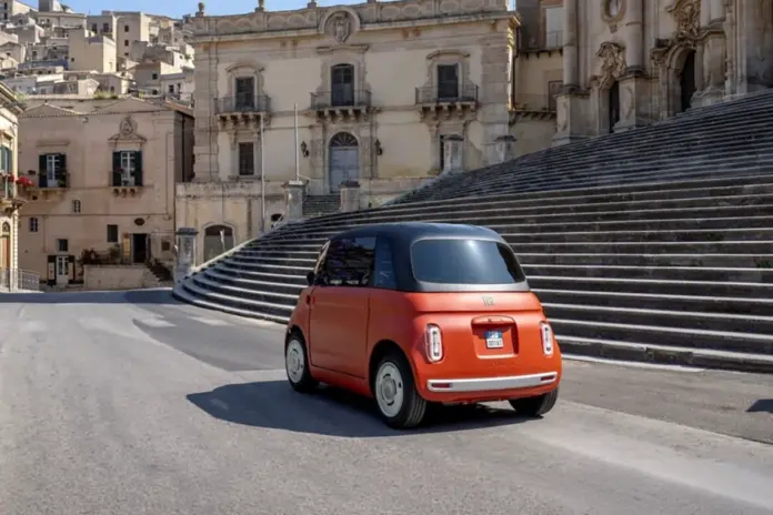 Más color y tecnología en el nuevo Fiat Topolino 2025