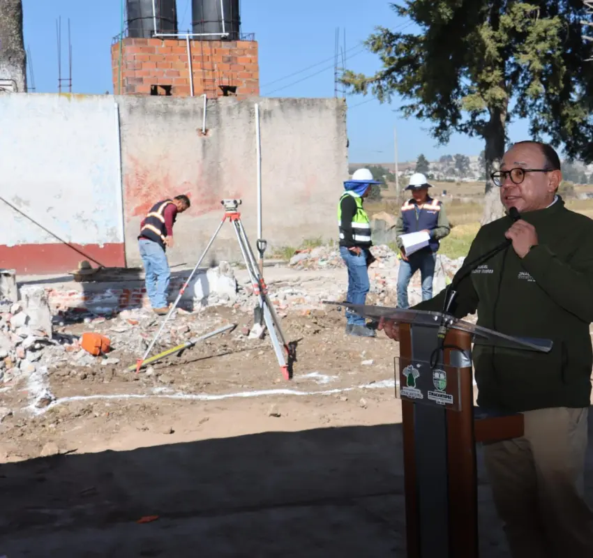 Inició reconstrucción de aulas en primaria de Zinacantepec