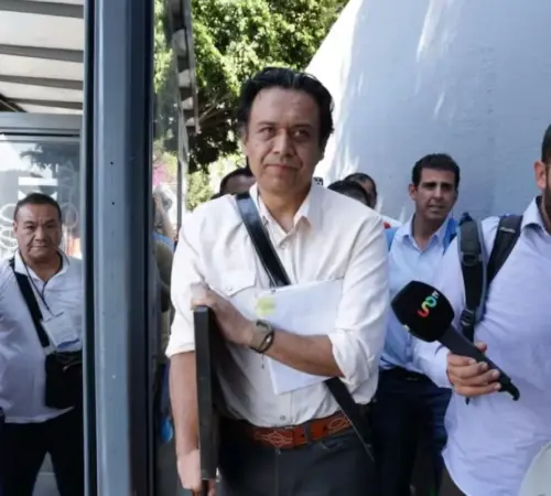 Marx Arriaga sale de la SEP tras cuatro días de protesta interna