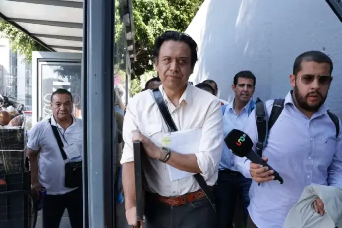 Marx Arriaga sale de la SEP tras cuatro días de protesta interna