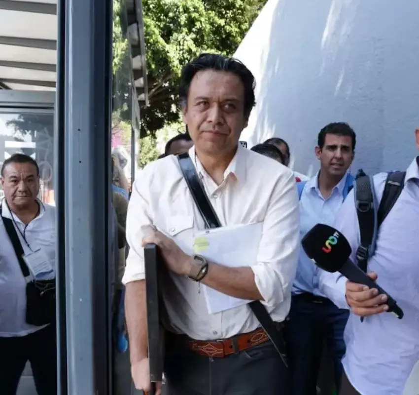 Marx Arriaga sale de la SEP tras cuatro días de protesta interna