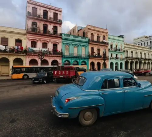 Rusia apoya a Cuba ante escasez de combustible aeroportuario