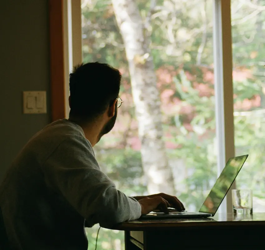 La otra cara del trabajo remoto: oportunidades y dificultades