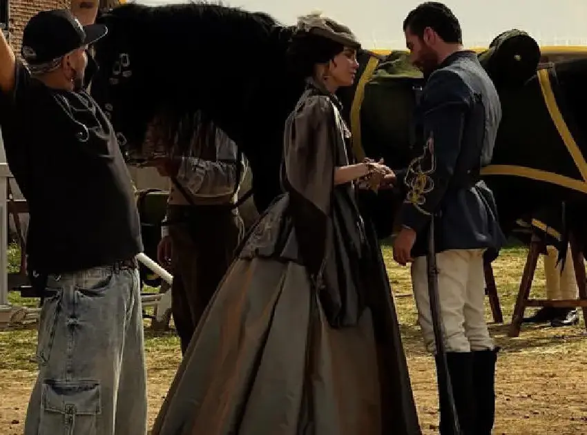 Belinda sorprende como Carlota de Habsburgo en imágenes filtradas