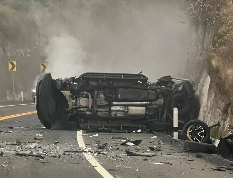 Accidente automovilístico en carretera del Estado de México rumbo a Valle de Bravo relacionado con la muerte de Diego Osuna hijo del CEO de BBVA México