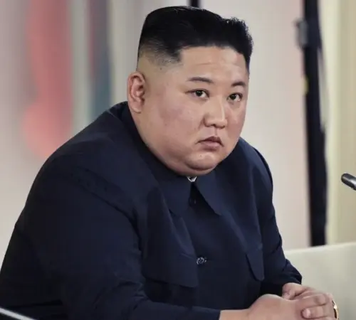 Kim Jong-Un y su hija disparan armas en fábrica militar