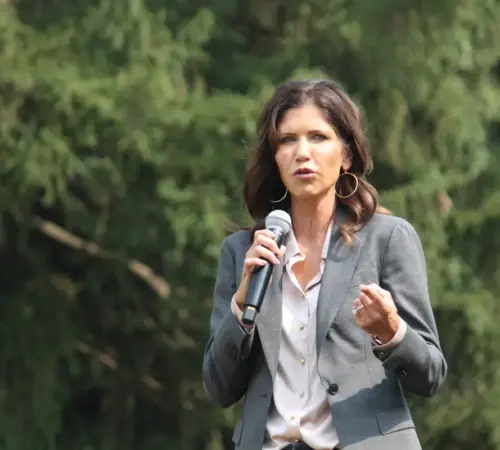 Trump reemplaza a Kristi Noem y nomina a Markwayne Mullin
