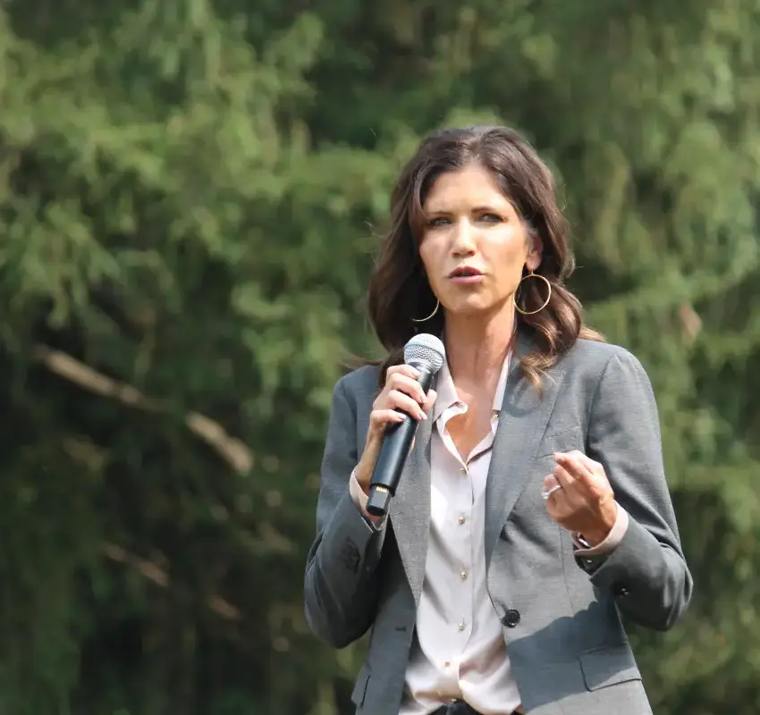 Trump reemplaza a Kristi Noem y nomina a Markwayne Mullin